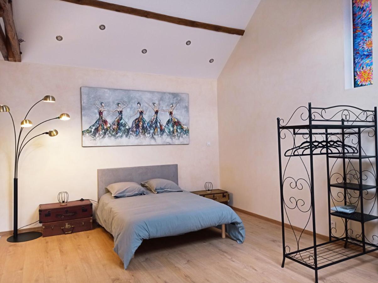Вилла La Grange De Marie A St Angel - Magnifique Grange Renovee En Loft Pour 1 A 6 Pers Saint-Angel  Экстерьер фото