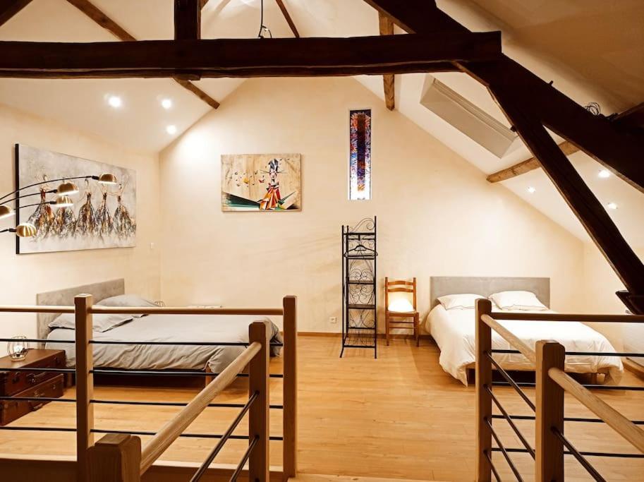 Вилла La Grange De Marie A St Angel - Magnifique Grange Renovee En Loft Pour 1 A 6 Pers Saint-Angel  Экстерьер фото