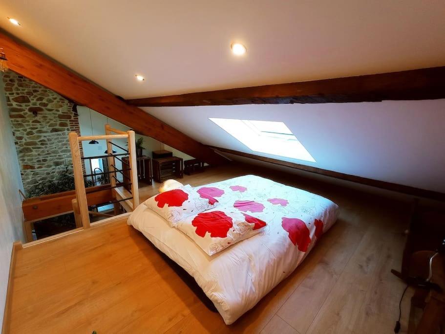 Вилла La Grange De Marie A St Angel - Magnifique Grange Renovee En Loft Pour 1 A 6 Pers Saint-Angel  Экстерьер фото