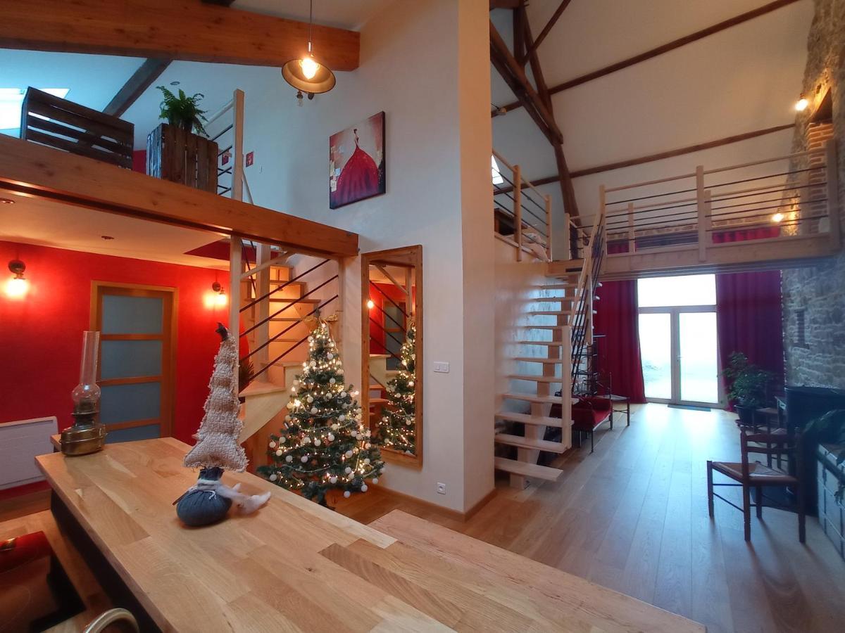 Вилла La Grange De Marie A St Angel - Magnifique Grange Renovee En Loft Pour 1 A 6 Pers Saint-Angel  Экстерьер фото