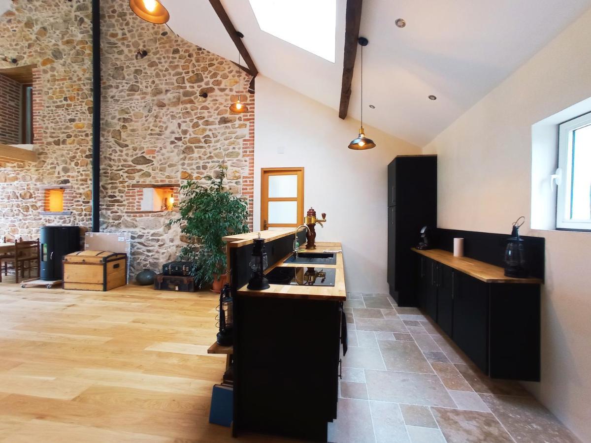 Вилла La Grange De Marie A St Angel - Magnifique Grange Renovee En Loft Pour 1 A 6 Pers Saint-Angel  Экстерьер фото