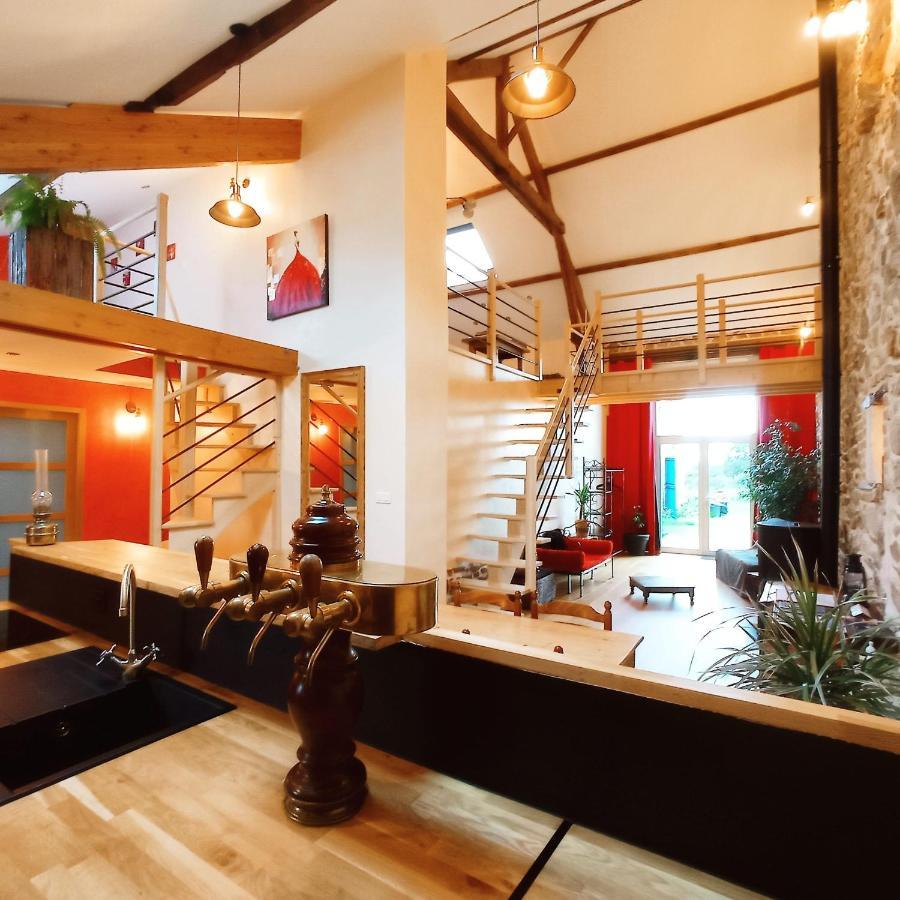 Вилла La Grange De Marie A St Angel - Magnifique Grange Renovee En Loft Pour 1 A 6 Pers Saint-Angel  Экстерьер фото