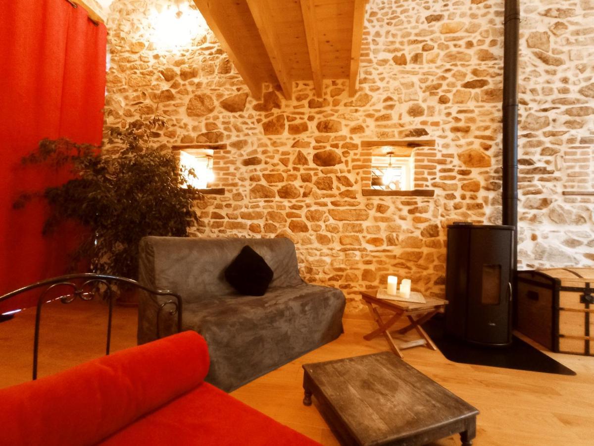 Вилла La Grange De Marie A St Angel - Magnifique Grange Renovee En Loft Pour 1 A 6 Pers Saint-Angel  Экстерьер фото